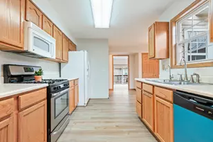 147 Mallard Pointe Dr, Valparaiso, IN 46385 - Photo 14