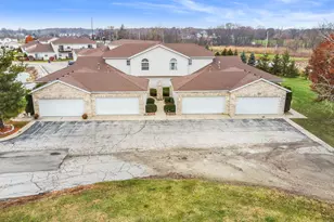 147 Mallard Pointe Dr, Valparaiso, IN 46385 - Photo 2