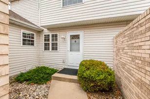 147 Mallard Pointe Dr, Valparaiso, IN 46385 - Photo 4