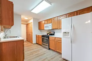 147 Mallard Pointe Dr, Valparaiso, IN 46385 - Photo 10