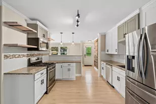 9176 W Springhill Dr, Saint John, IN 46373 - Photo 8