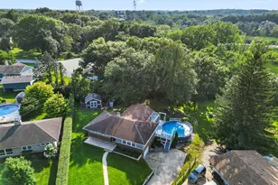 9176 W Springhill Dr, Saint John, IN 46373 - Photo 2