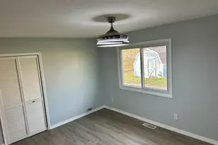 421 Sandalwood Dr, Valparaiso, IN 46385 - Photo 8