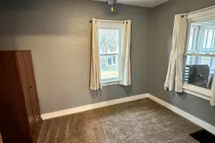 722 S Market St, Winamac, IN 46996 - Photo 8