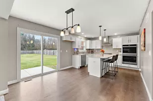 2952 N Morning Glory Ave, Rolling Prairie, IN 46371 - Photo 2