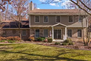 2504 Club Ct, Valparaiso, IN 46383 - Photo 2