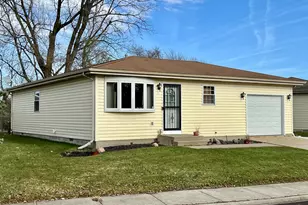 6077 Fillmore Pl, Merrillville, IN 46410 - Photo 2