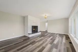 5585 Jackson St, Merrillville, IN 46410 - Photo 4