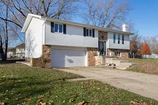 1510 W 94th Ct, Crown Point, IN 46307 - Photo 2