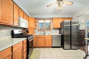 1510 W 94th Ct, Crown Point, IN 46307 - Photo 8