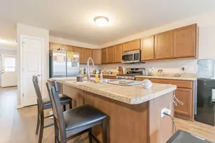 10207 Kreitzburg St, Dyer, IN 46311 - Photo 6