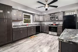 11404 Chateau Ln, Demotte, IN 46310 - Photo 4