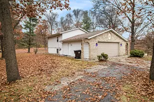 11404 Chateau Ln, Demotte, IN 46310 - Photo 12