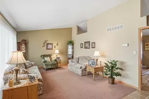 6586 Falcon Dr, Schererville, IN 46375 - Photo 6