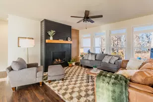 2160 Hickory Dr, Hobart, IN 46342 - Photo 6