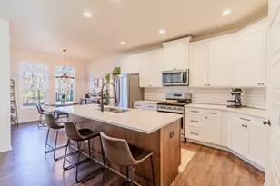 2160 Hickory Dr, Hobart, IN 46342 - Photo 10