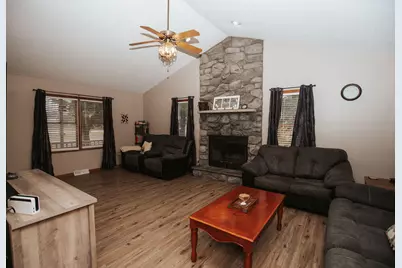 11215 N 80 W, Wheatfield, IN 46392 - Photo 8