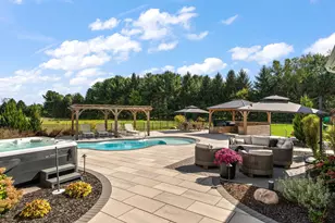 494 Stonebridge Pkwy, Valparaiso, IN 46383 - Photo 2