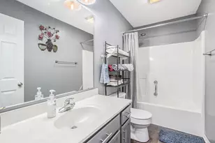 682 Dearborn Rd, Valparaiso, IN 46385 - Photo 14