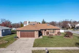 12680 Rosewood Ct, Saint John, IN 46373 - Photo 2