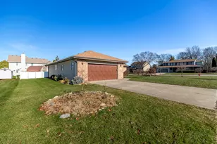 12680 Rosewood Ct, Saint John, IN 46373 - Photo 4