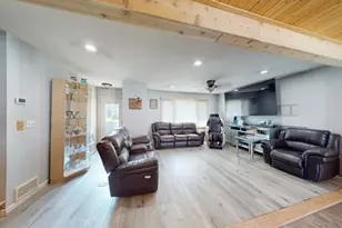 327 S 18th St, Chesterton, IN 46304 - Photo 4