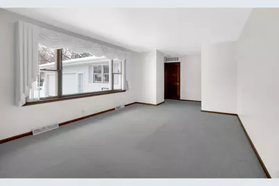 2002 Crockett Avenue, Valparaiso, IN 46383 - Photo 4