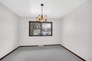 2002 Crockett Ave, Valparaiso, IN 46383 - Photo 12