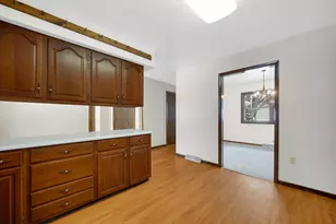 2002 Crockett Ave, Valparaiso, IN 46383 - Photo 10