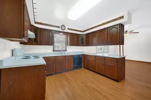 2002 Crockett Ave, Valparaiso, IN 46383 - Photo 8