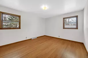 2002 Crockett Ave, Valparaiso, IN 46383 - Photo 14