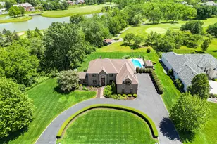 811 Royal Dublin Ln, Dyer, IN 46311 - Photo 2