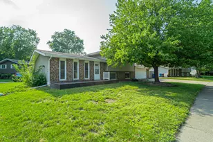 9830 Mckinley St, Crown Point, IN 46307 - Photo 2