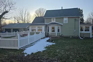 225 Jefferson Ave, Chesterton, IN 46304 - Photo 2