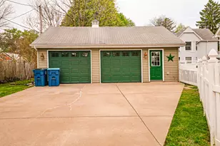 225 Jefferson Ave, Chesterton, IN 46304 - Photo 12