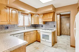 591 Glenwood Dr, Valparaiso, IN 46385 - Photo 12