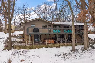 202 Oakridge Ct, Valparaiso, IN 46385 - Photo 2