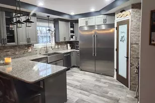 202 Oakridge Ct, Valparaiso, IN 46385 - Photo 10