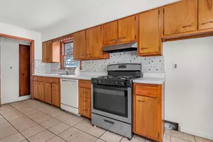 8969 Hudson Ct, Munster, IN 46321 - Photo 6