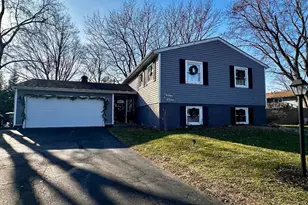 1311 Peachtree Dr, Valparaiso, IN 46383 - Photo 1