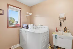 8651 Fulton Pl, Crown Point, IN 46307 - Photo 18