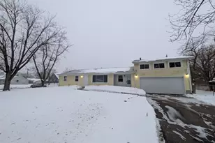 382 Pinewood Dr, Valparaiso, IN 46385 - Photo 1