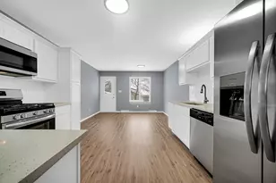 308 King Henry Dr, Schererville, IN 46375 - Photo 4