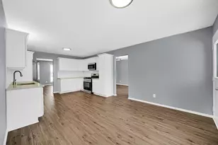 308 King Henry Dr, Schererville, IN 46375 - Photo 8