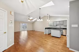 374 Glenallyn Dr, Valparaiso, IN 46383 - Photo 6