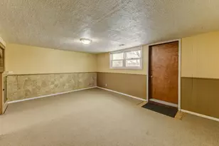 902 N Wood St, Griffith, IN 46319 - Photo 10