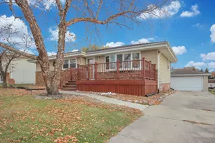 736 Cottonwood Dr, Dyer, IN 46311 - Photo 4