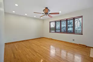 736 Cottonwood Dr, Dyer, IN 46311 - Photo 6