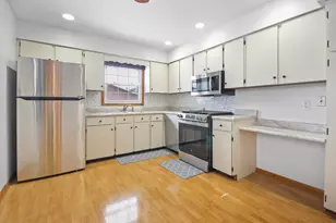 736 Cottonwood Dr, Dyer, IN 46311 - Photo 8