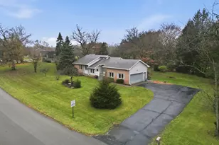 10906 Bunker Dr, Demotte, IN 46310 - Photo 6